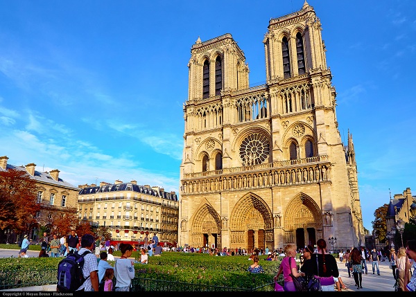 มหาวิหารนอเทรอดาม-Notre-Dame-Cathedral-หรือ-Notre-Dame-de-Paris
